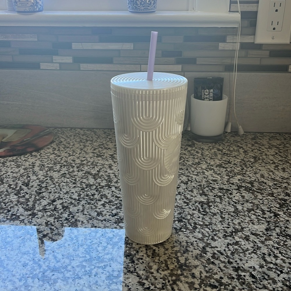 🆕 Starbucks White Pearl Shell Mermaid Siren Tumbler 2023